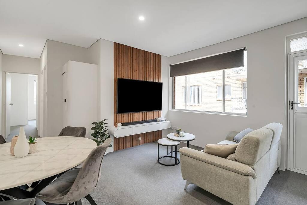 The 2 Bedroom Hurstville Haven *