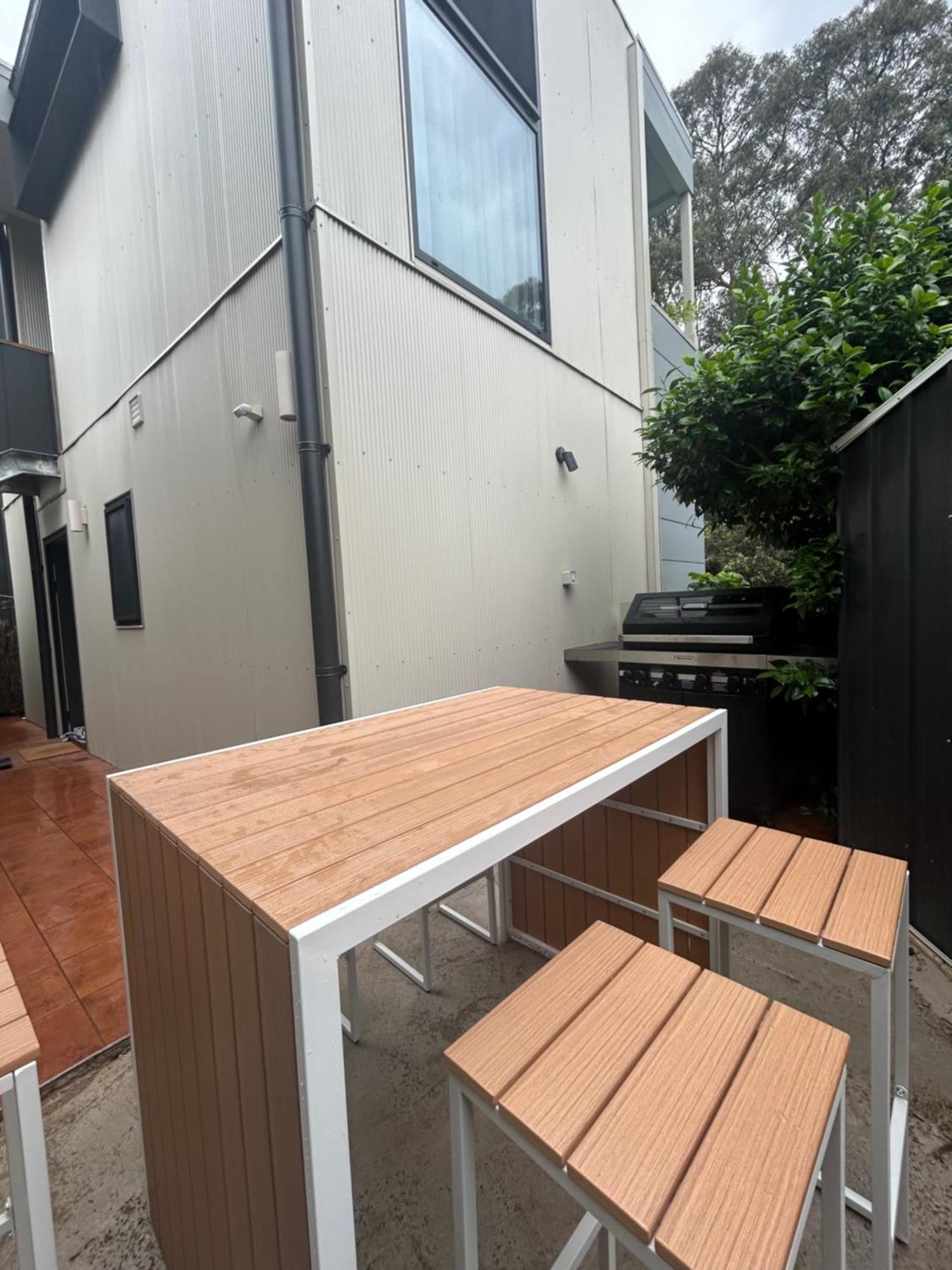 Apartment Bushland Setting Close To Cbd- Stand Alone *