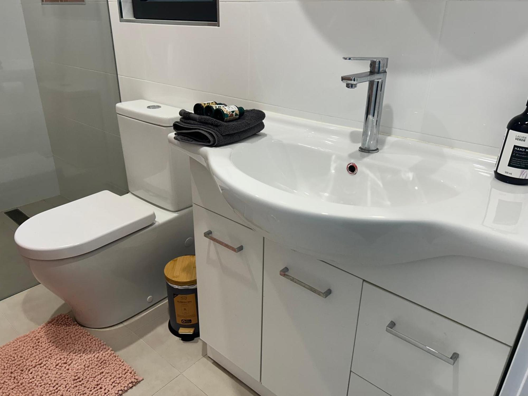 Bushland Setting Close To Cbd- Stand Alone Apartment *