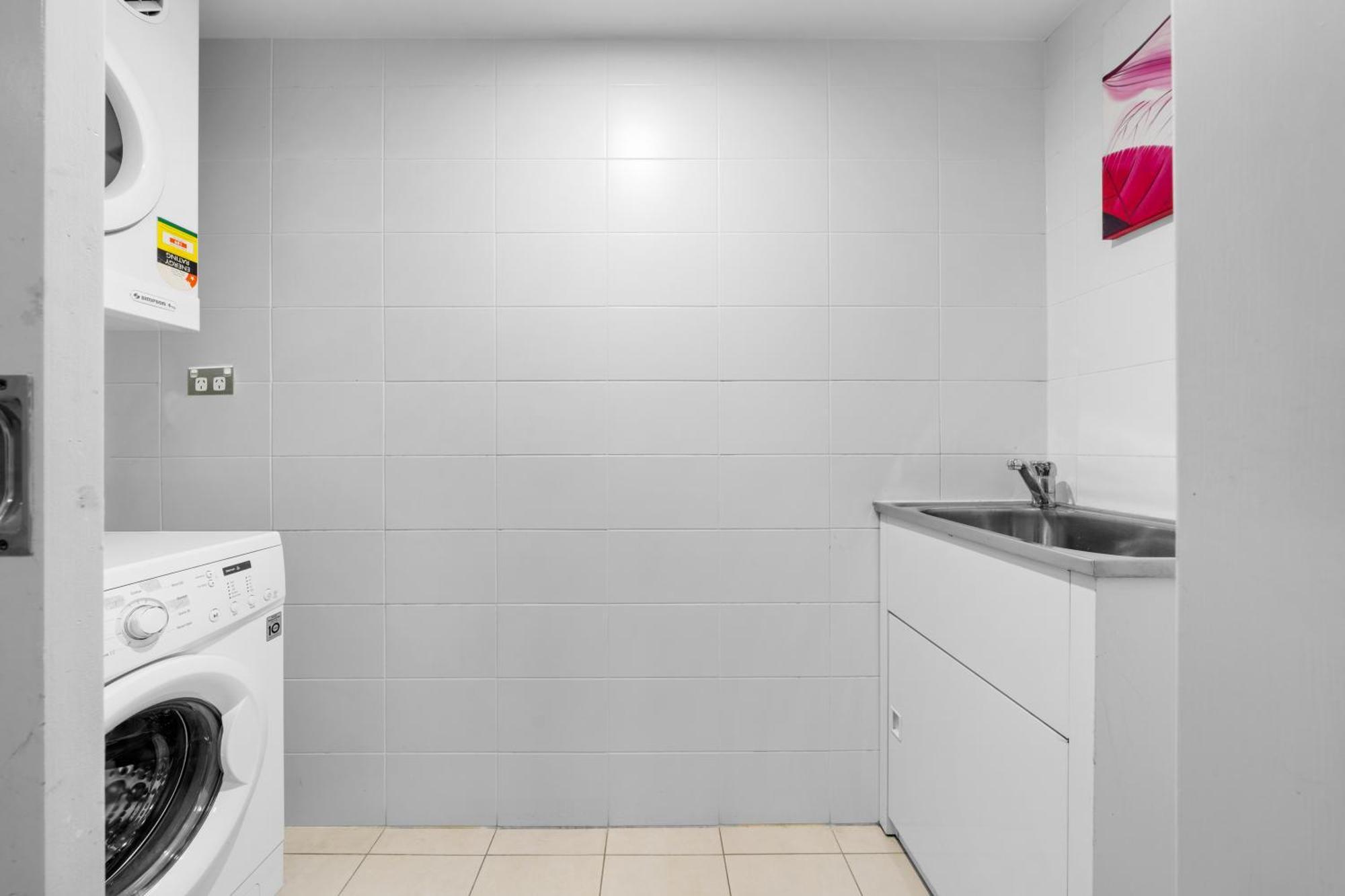Delicated 3br With Parking & Darling Harbour-10mins Walk Apartment Sydney