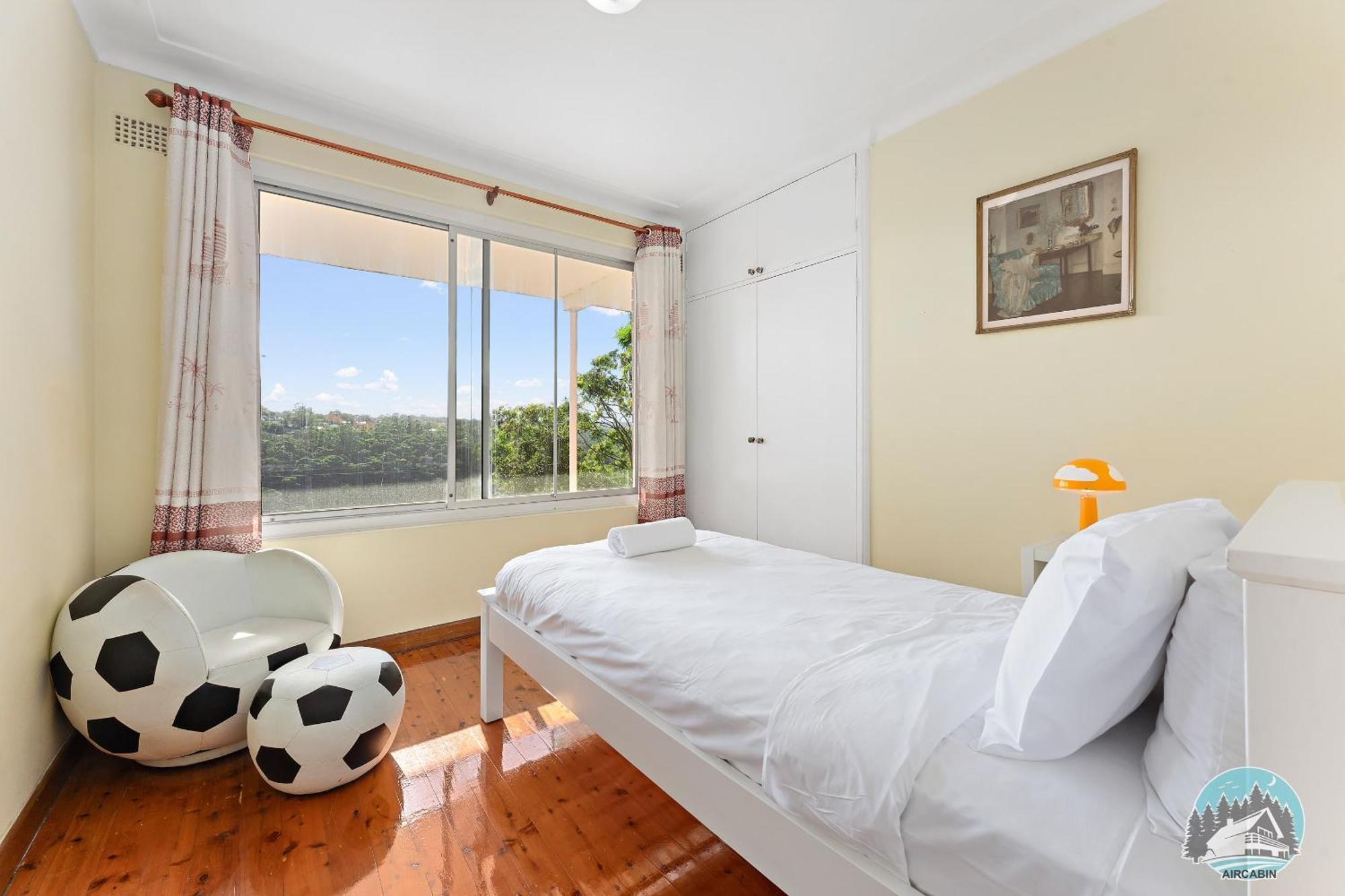Spacious 4-bed Water Views In Castle Cove Ferienhaus *