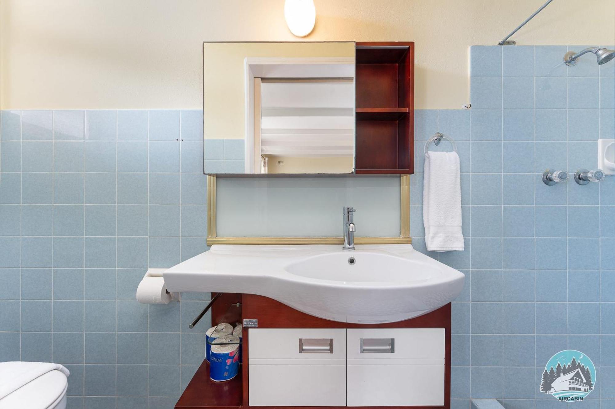 Spacious 4-bed Water Views In Castle Cove * Sydney