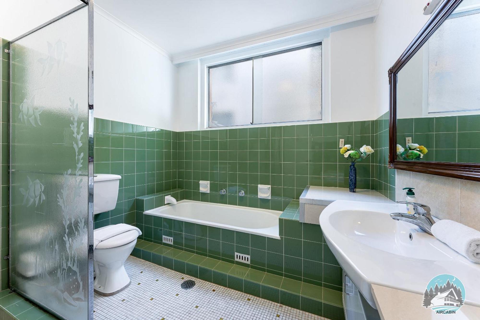 Spacious 4-bed Water Views In Castle Cove Ferienhaus *