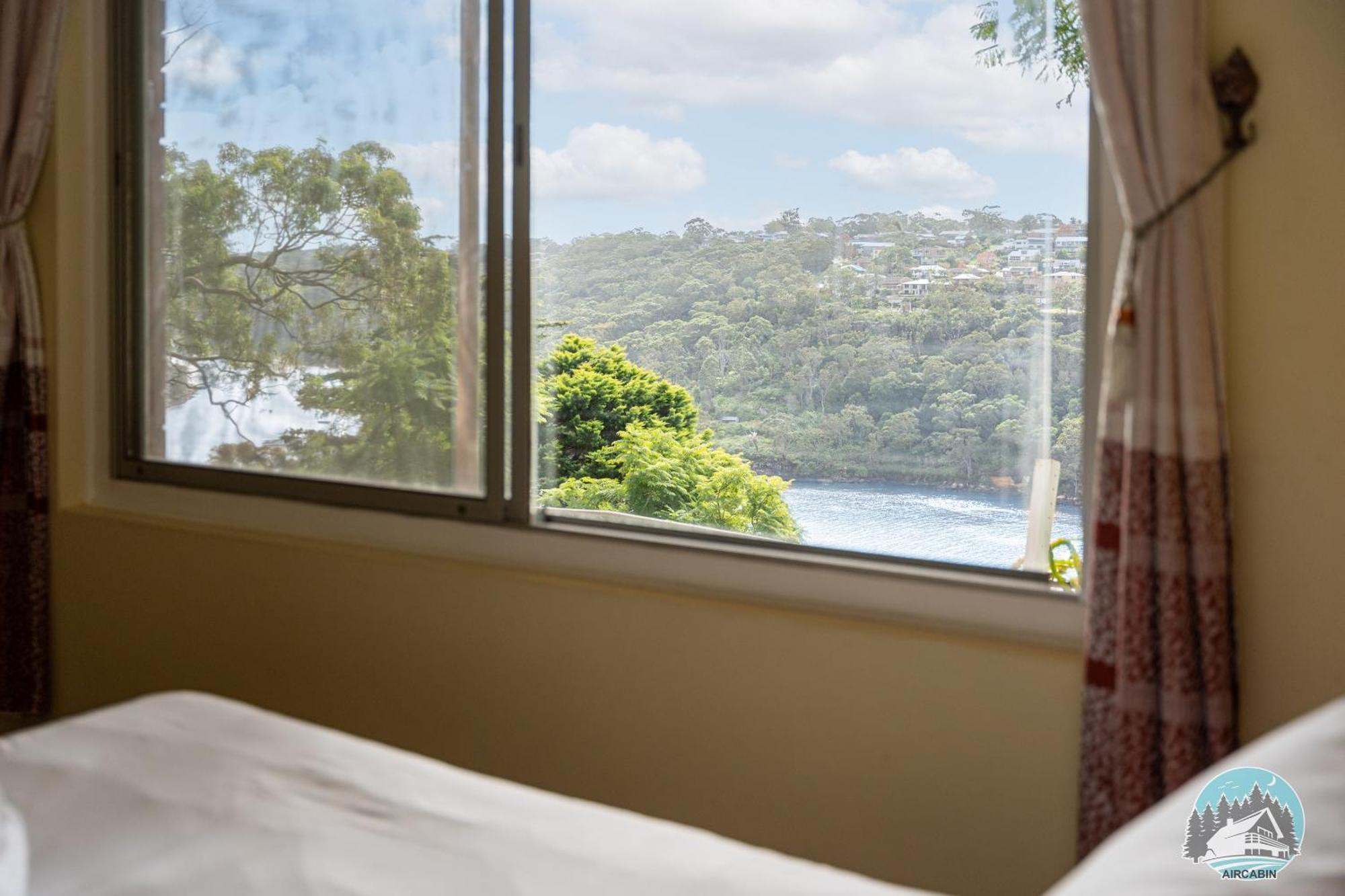 Spacious 4-bed Water Views In Castle Cove * Sydney