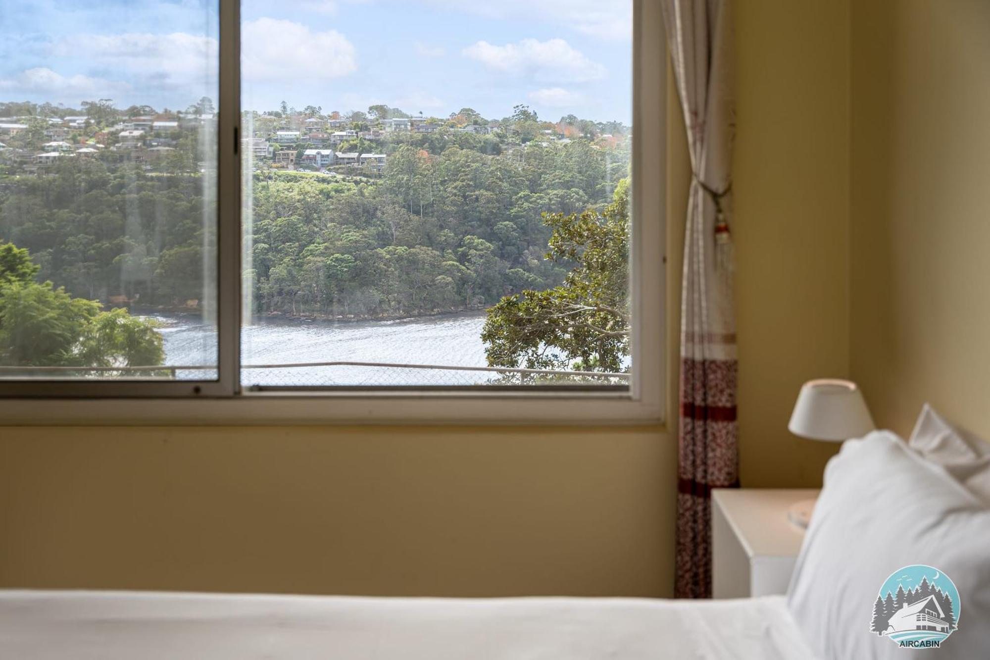 Spacious 4-bed Water Views In Castle Cove Ferienhaus