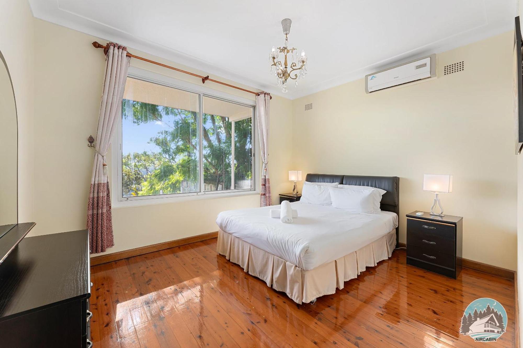 Spacious 4-bed Water Views In Castle Cove * Sydney
