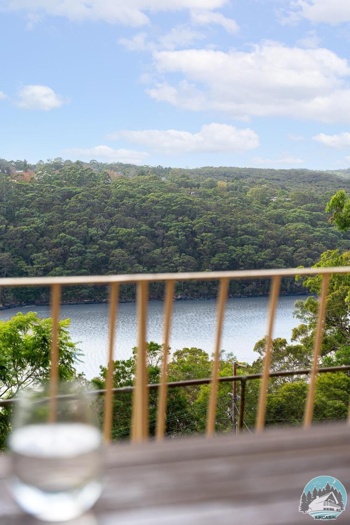 Spacious 4-bed Water Views In Castle Cove * Sydney