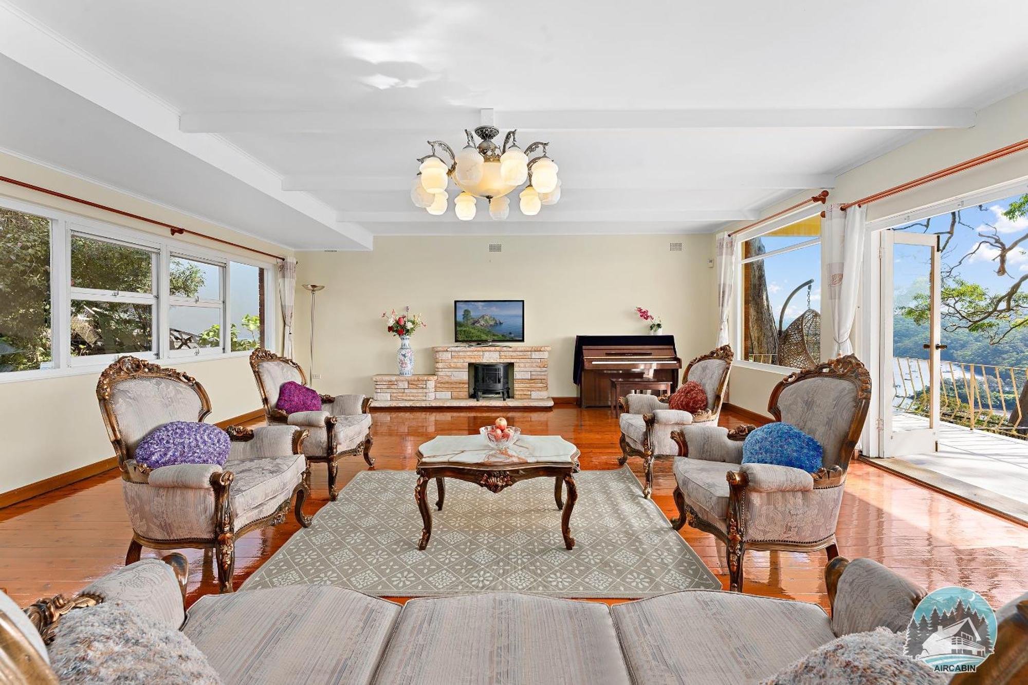Ferienhaus Spacious 4-bed Water Views In Castle Cove *