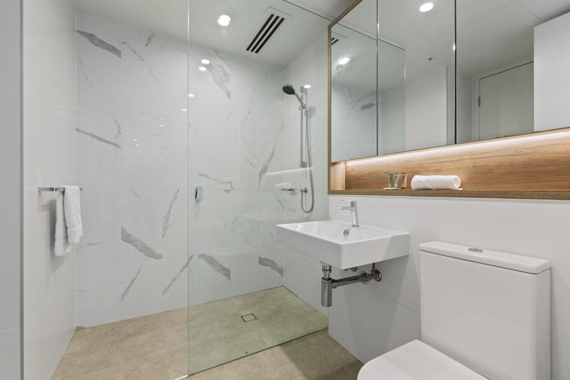 Apartamento Luxe 2-bed: Modern Interiors Balcony & Bbq Area