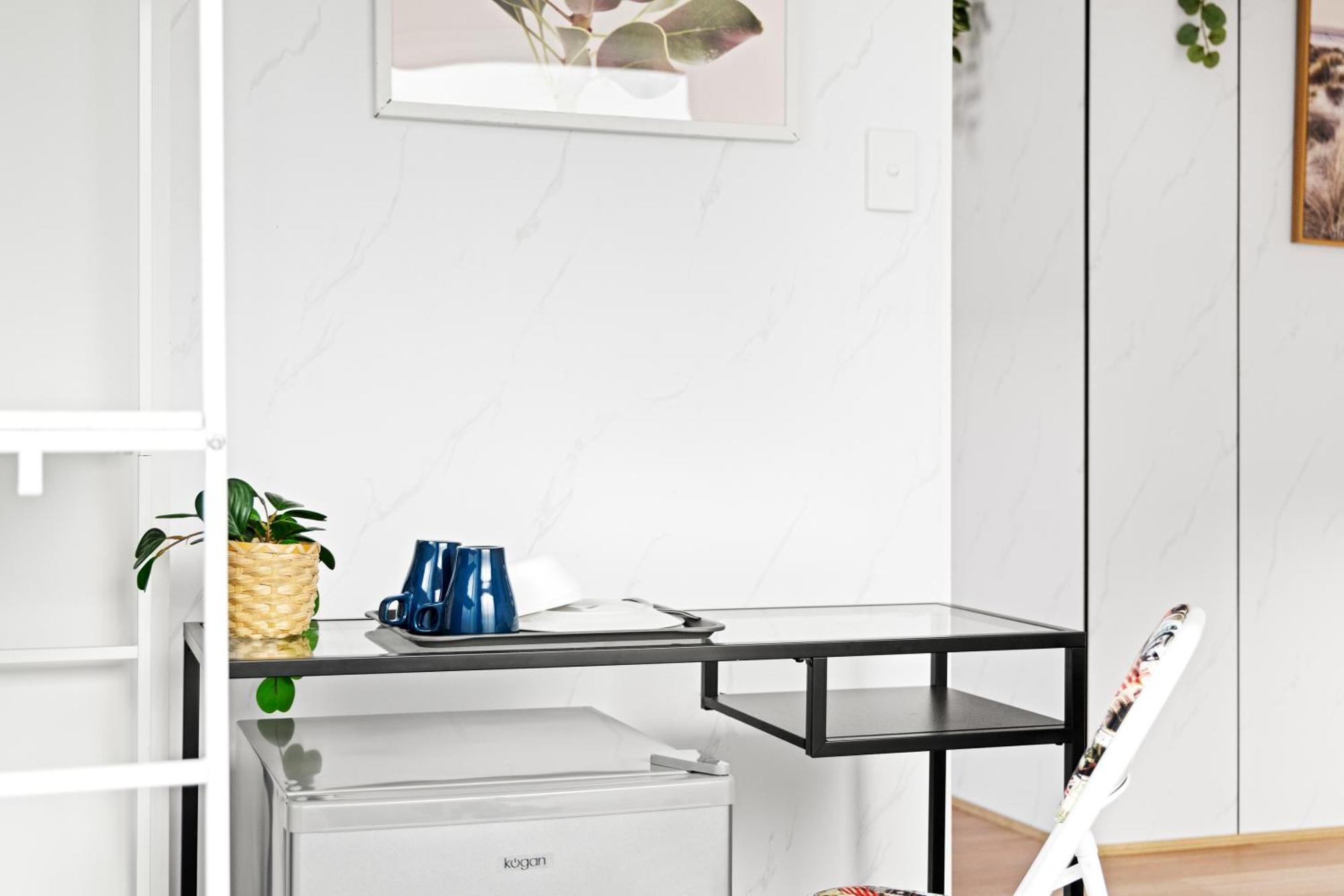 Modern Double - Mins To Airport - Shared Bathroom Guest house Sydney