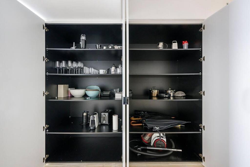 Front Urban 2 Bedrooms Apartment *