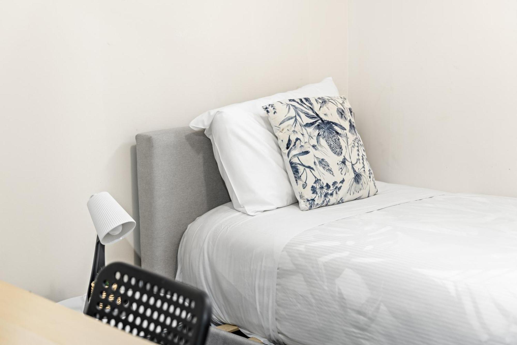 1 Private Single In Carramar 1 * Sydney