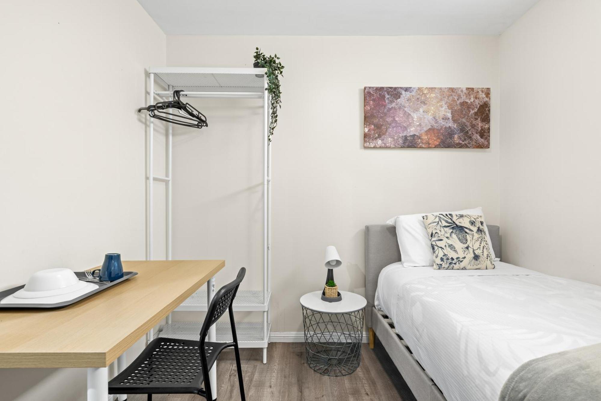 1 Private Single In Carramar 1 Sydney