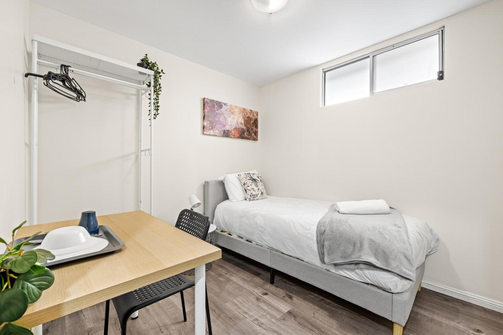 1 Private Single In Carramar 1 Sydney