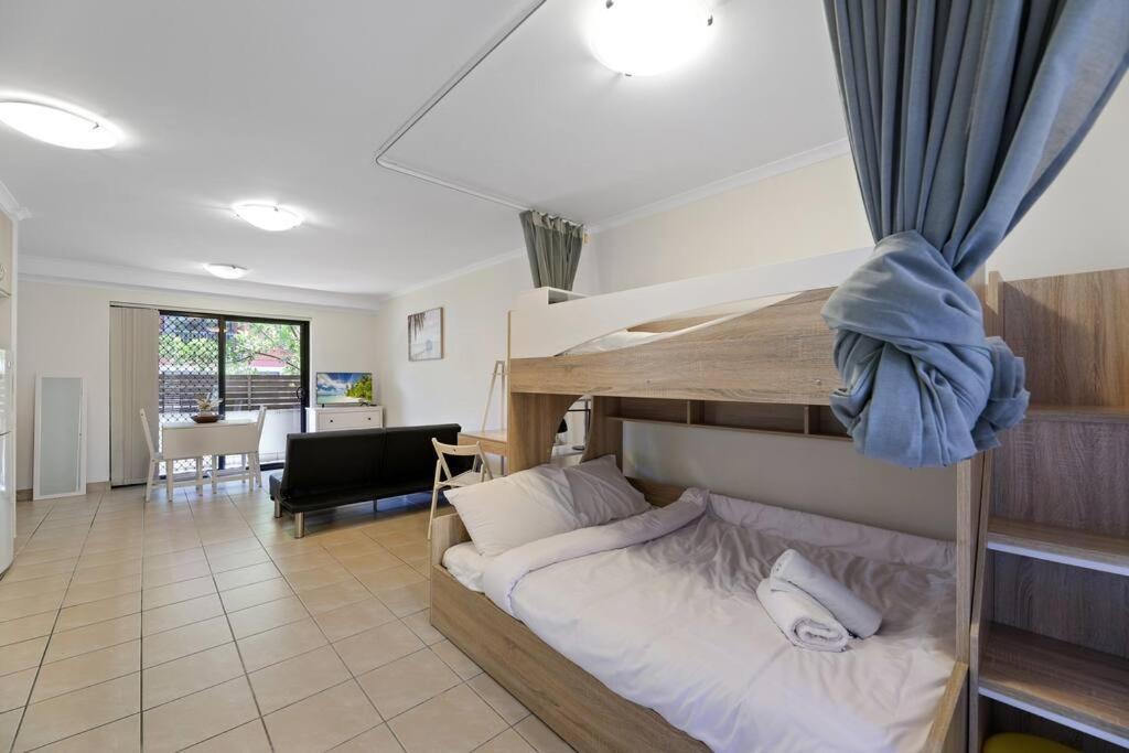 Cozy & Convenient Close To Usyd * Sydney