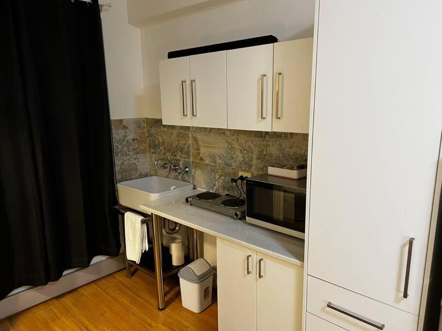 Cozy Quiet Just Off Taylors Square Apartment Sydney