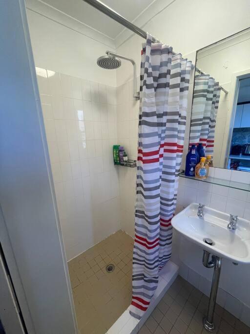 Apartment Cozy Quiet Just Off Taylors Square *