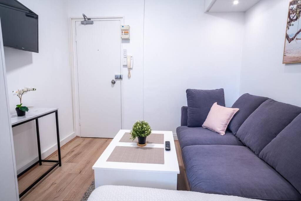 Modern In Prime Spot Apartment *