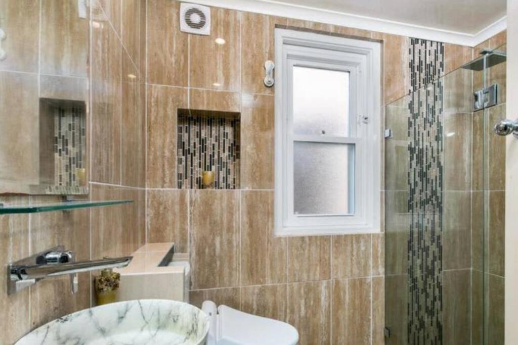 2 Bedroom Harbour Opera House Waterview * Sydney