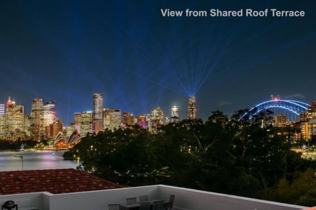 2 Bedroom Harbour Opera House Waterview Apartment
