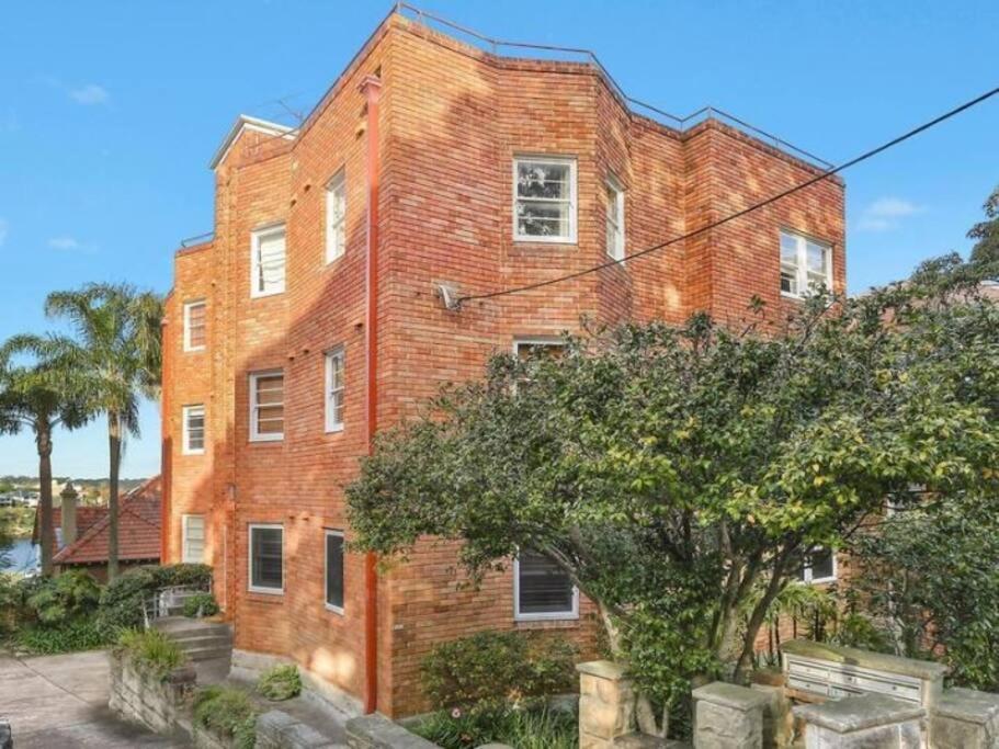 2 Bedroom Harbour Opera House Waterview * Sydney
