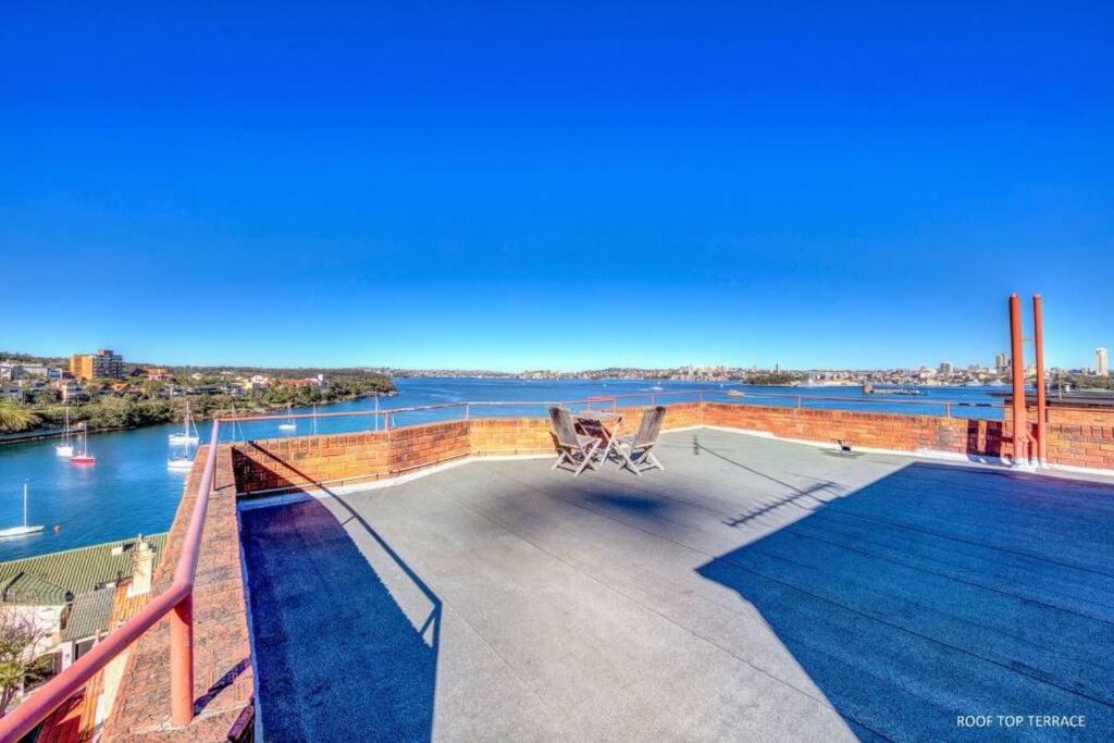 2 Bedroom Harbour Opera House Waterview Apartment
