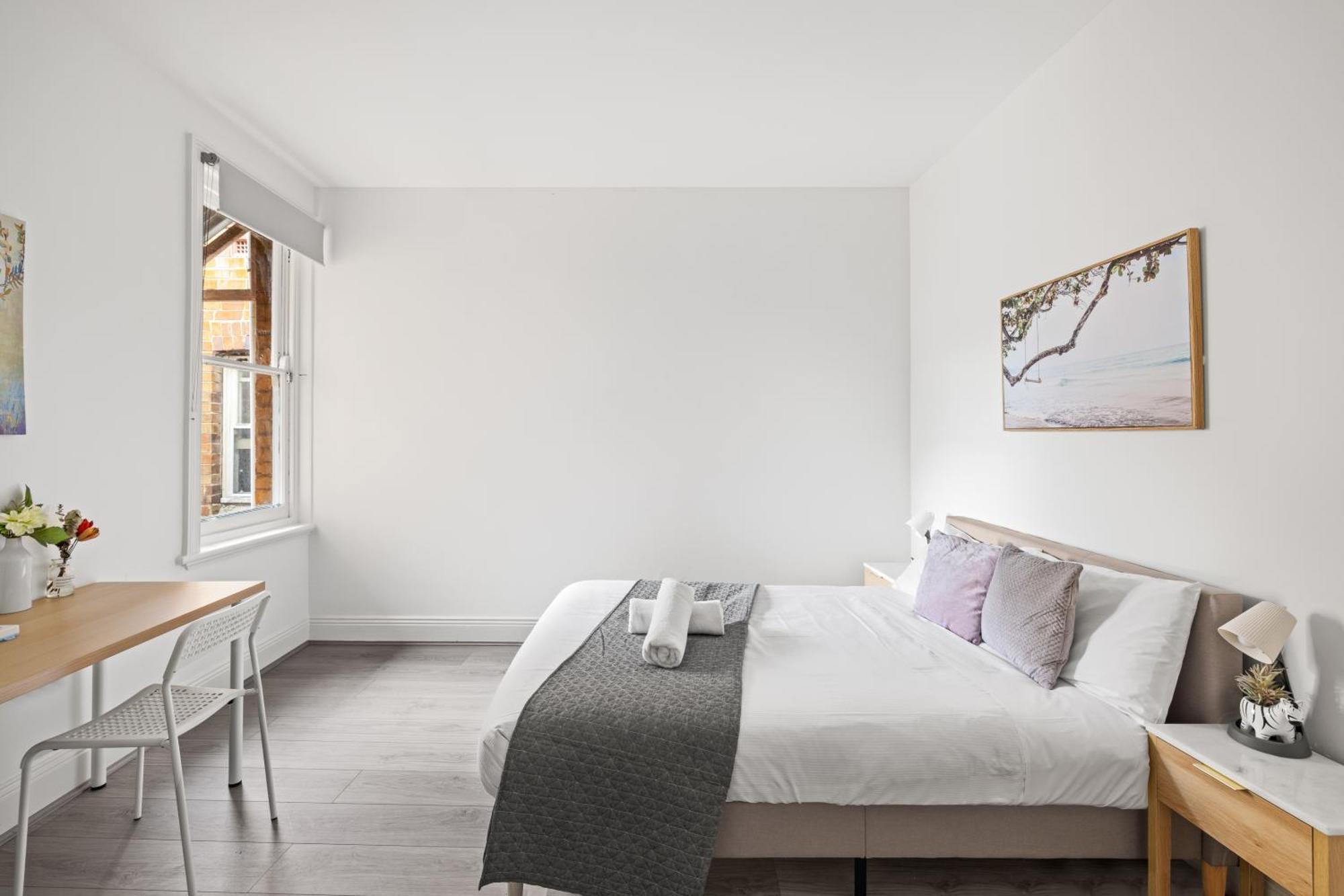 Rustic Double - Centrally Located - Shared Bathroom * Sydney