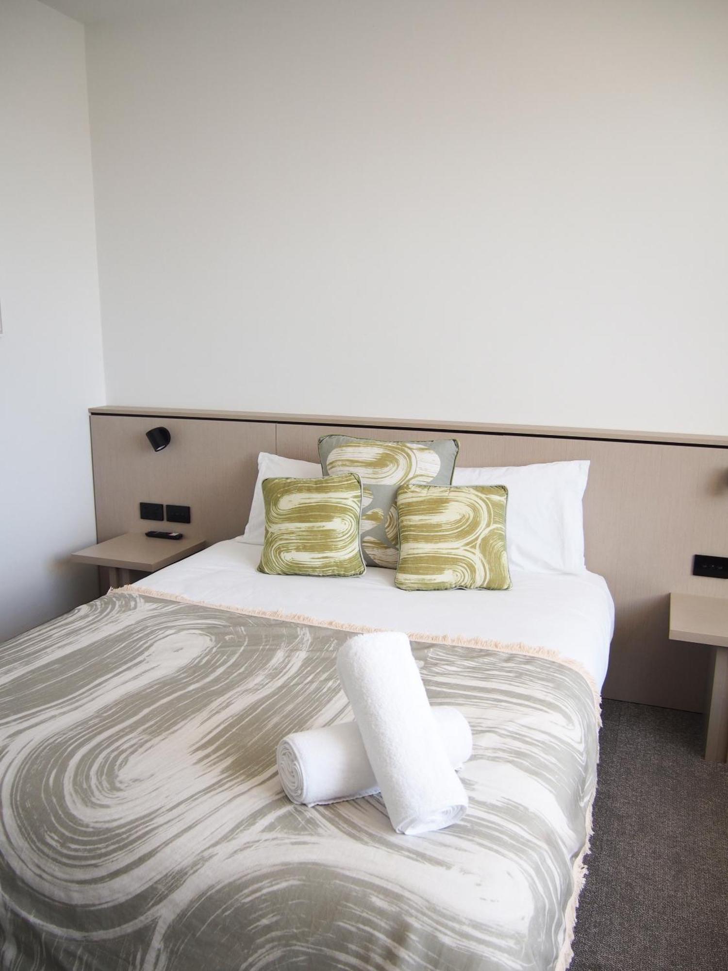 Barrys Road Hotel Sydney