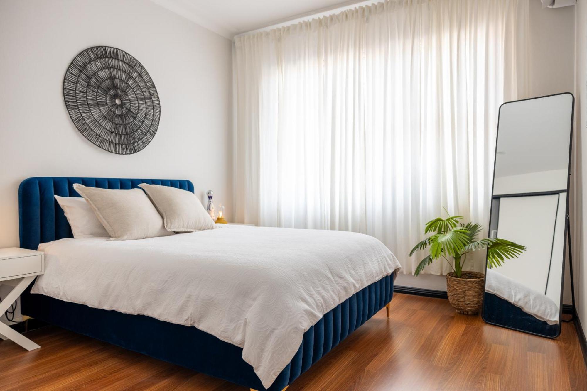 2 Bedroom In Ashfield, 200m To Train Station,free Parking * Sydney