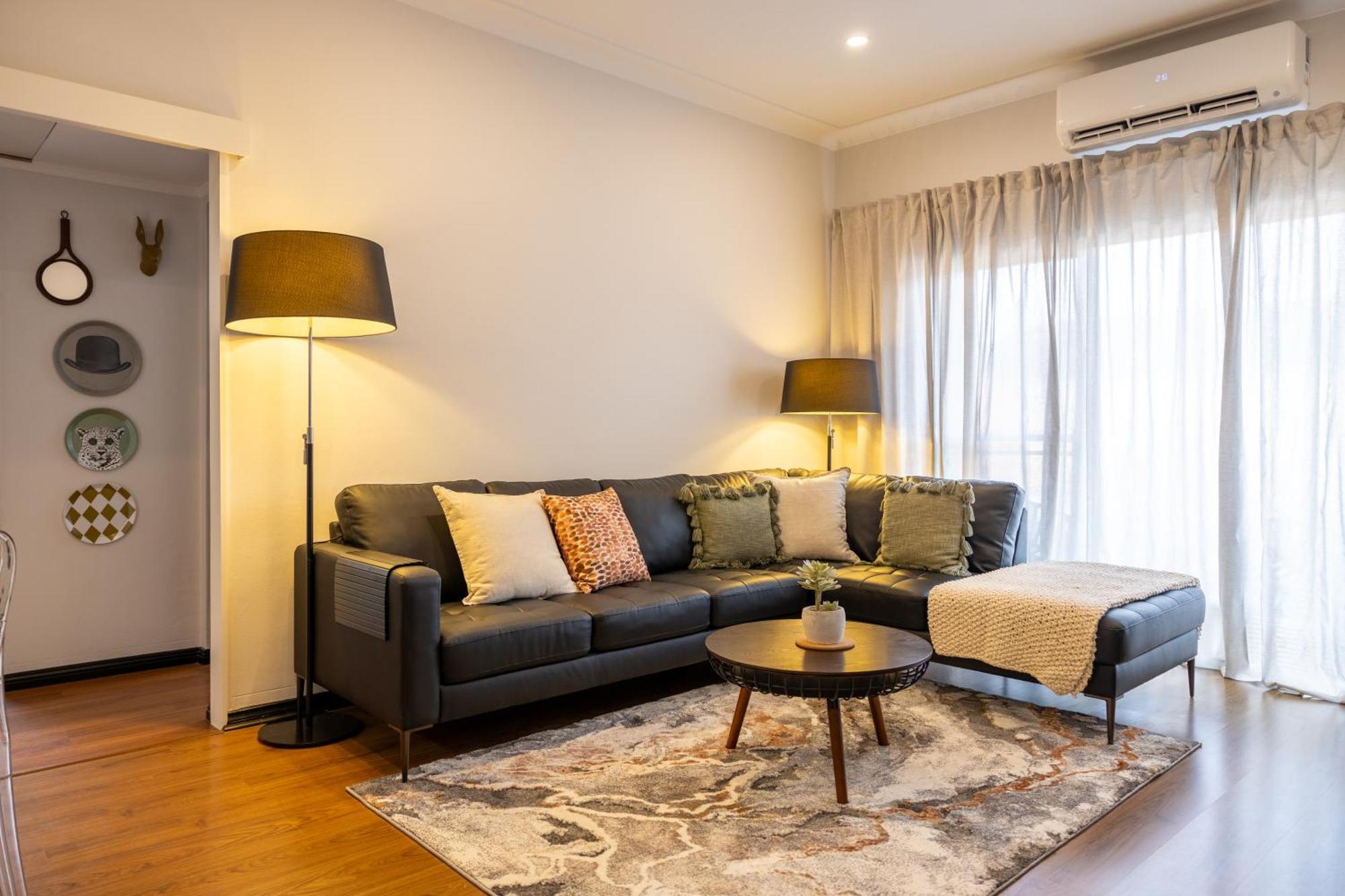 2 Bedroom In Ashfield, 200m To Train Station,free Parking Apartment *