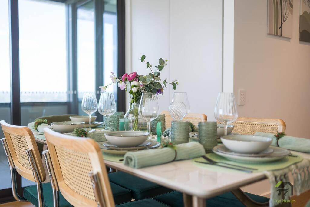 Waterfront 3-bedroom In Rhodes Apartment Sydney