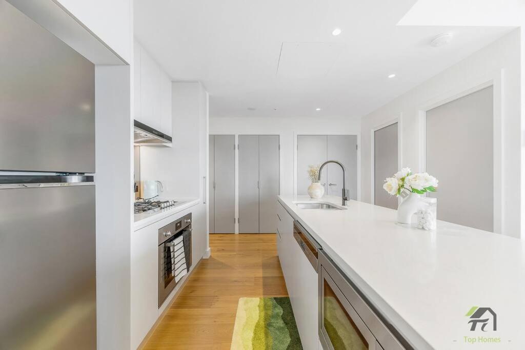 Waterfront 3-bedroom In Rhodes Sydney
