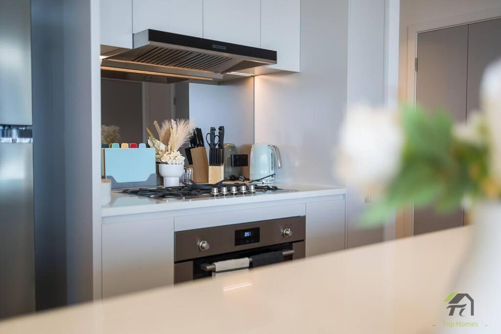 Waterfront 3-bedroom In Rhodes Apartment Sydney