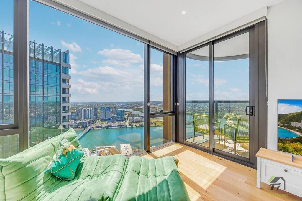 Waterfront 3-bedroom In Rhodes Apartment Sydney