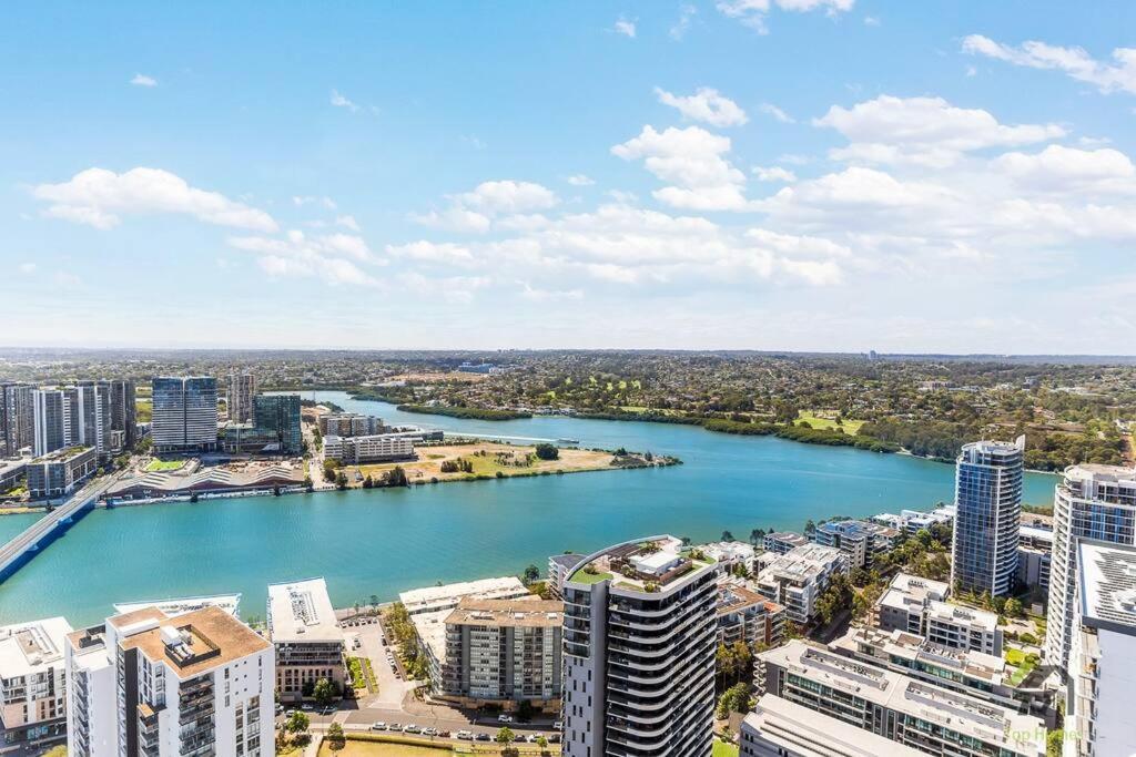 Waterfront 3-bedroom In Rhodes Apartment Sydney