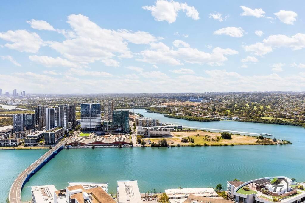 Waterfront 3-bedroom In Rhodes Apartment Sydney
