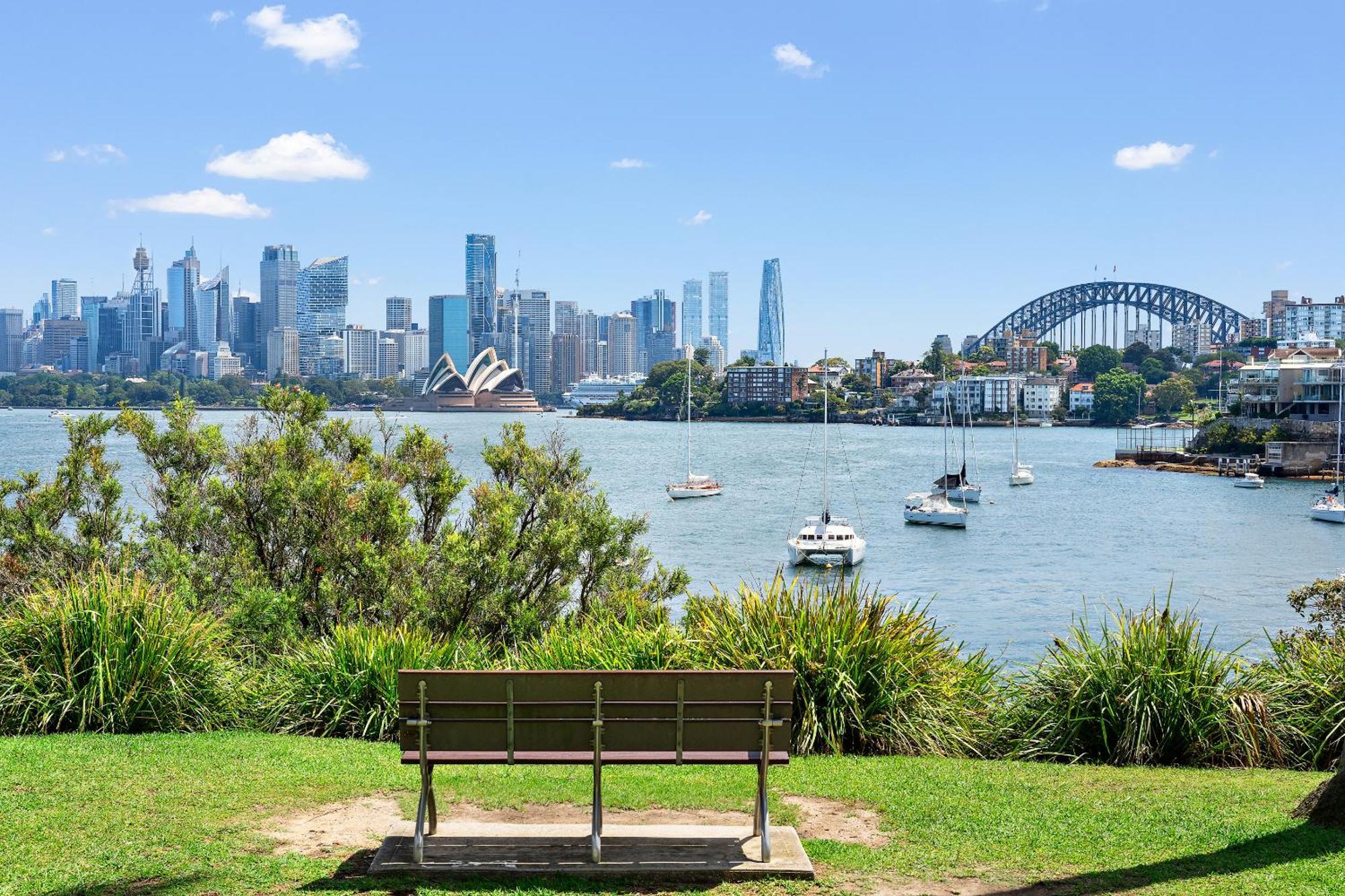 Harbourfront Haven 4br Retreat With Stunning Views Of Iconic Landmarks Sydney