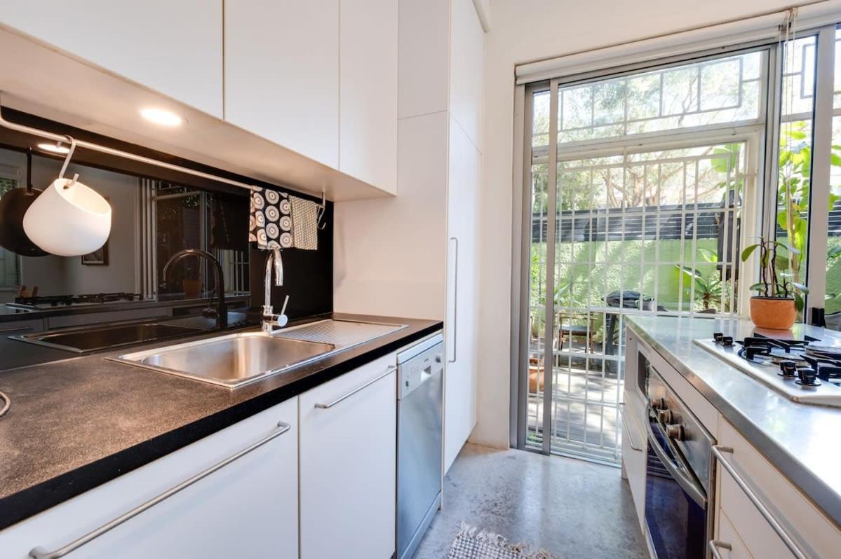 Prime Bondi Lifestyle 50m To W Parking Apartment Sydney