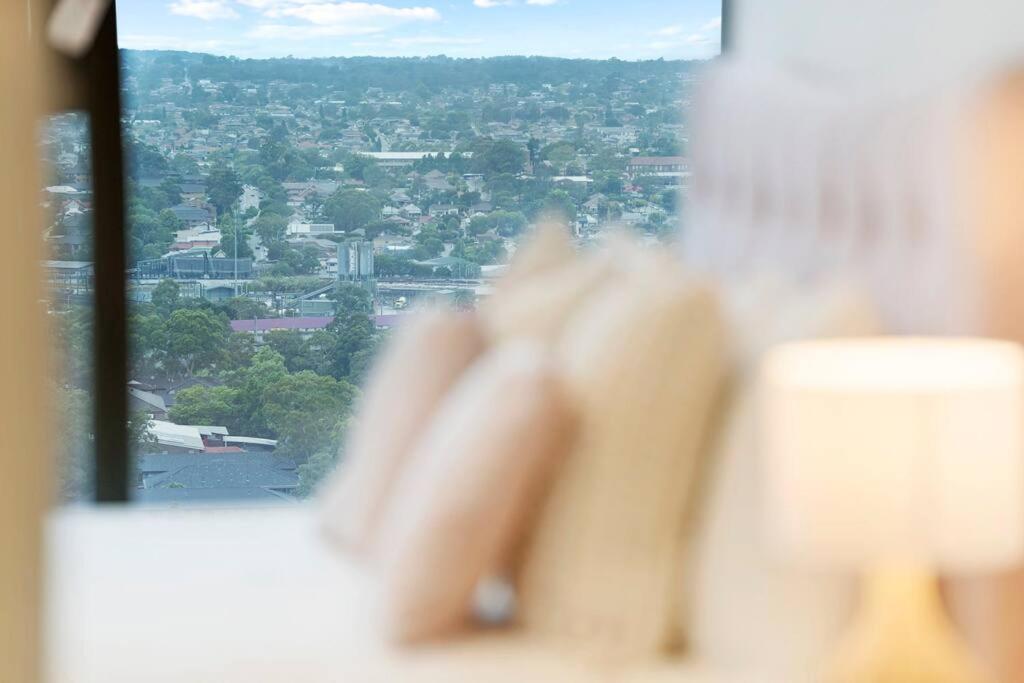 Modern 2br With Views & Pool Near Parramatta Apartment Sydney