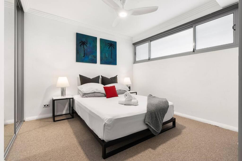Beachside Bondi - Modern Lift, Aircon, Carpark Apartment *