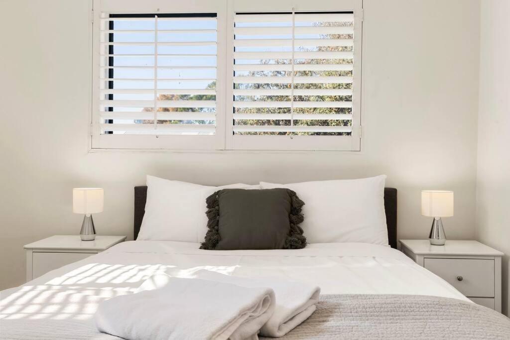 Spot 4br - New Ac - Value * Sydney
