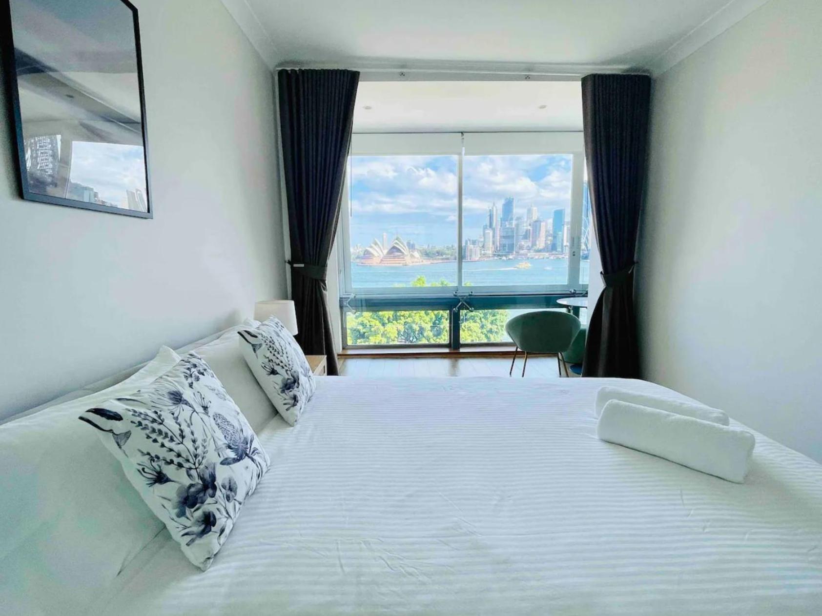 Opera & Harbour Bridge View Penthouse *