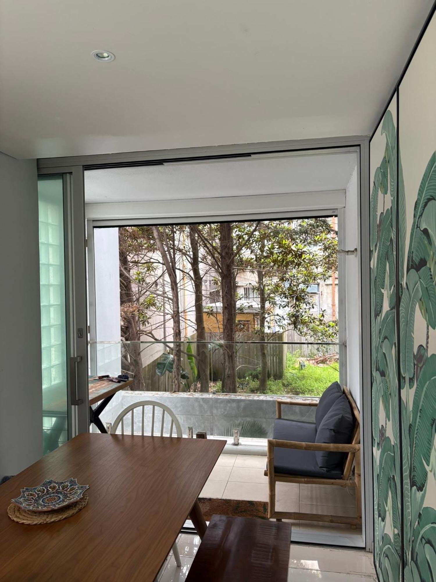 A Modern Two Bedroom Apartment! Quiet, Secure And 1 Minute Walk To Bondi Beach! * Sidney