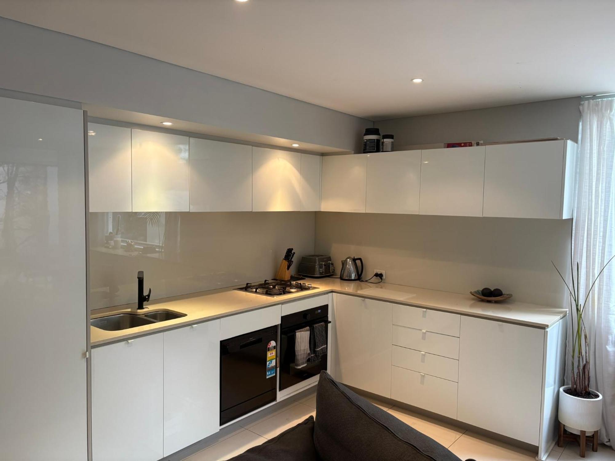 Apartamento A Modern Two Bedroom Apartment! Quiet, Secure And 1 Minute Walk To Bondi Beach!