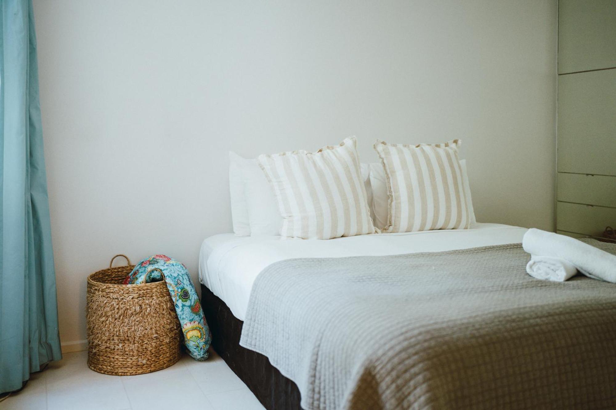 Stylish 2 Bedroom Free P At Darlinghutst Apartment Sydney