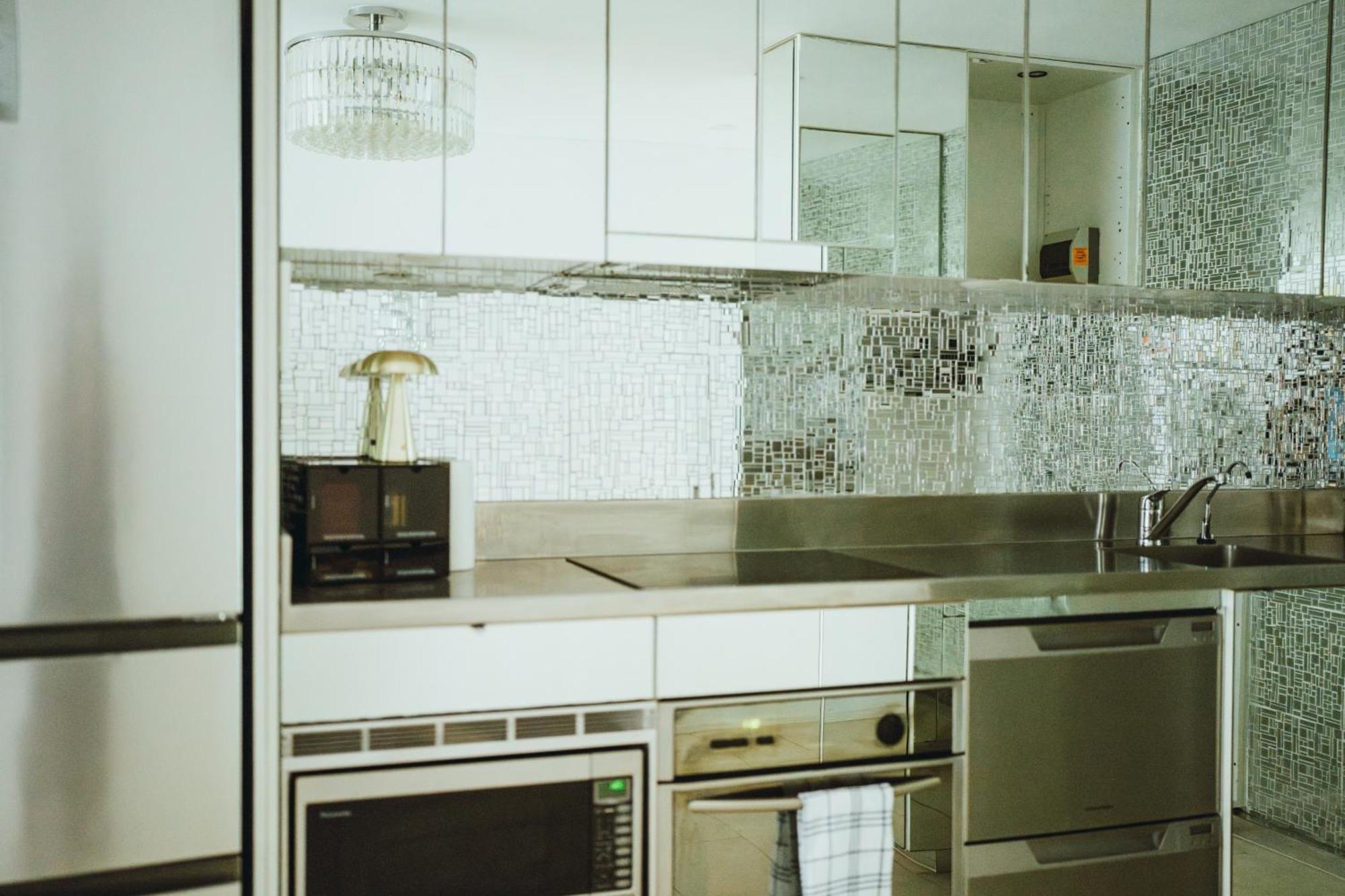 Stylish 2 Bedroom Free P At Darlinghutst Apartment Sydney