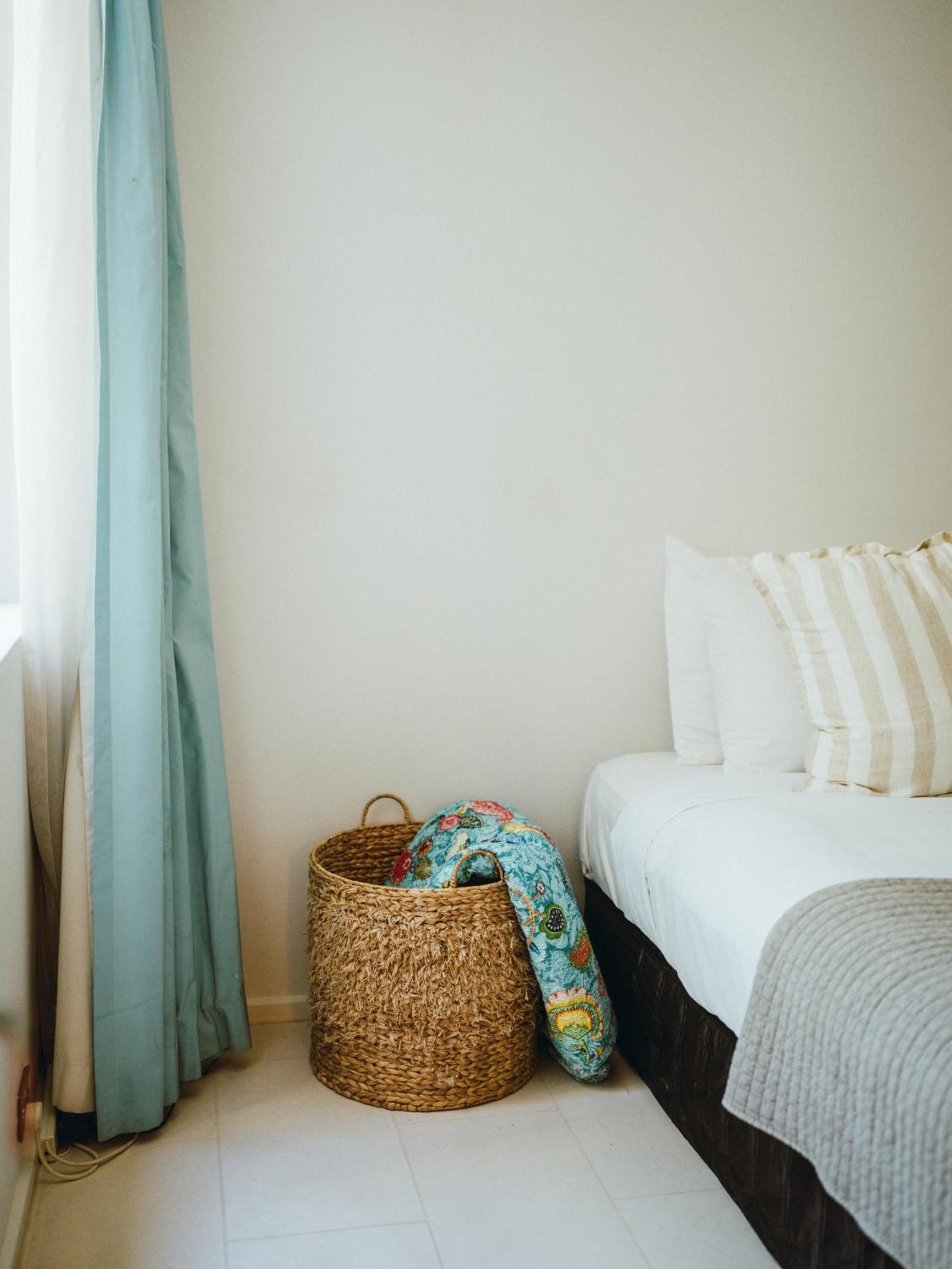 Stylish 2 Bedroom Free P At Darlinghutst Apartment Sydney