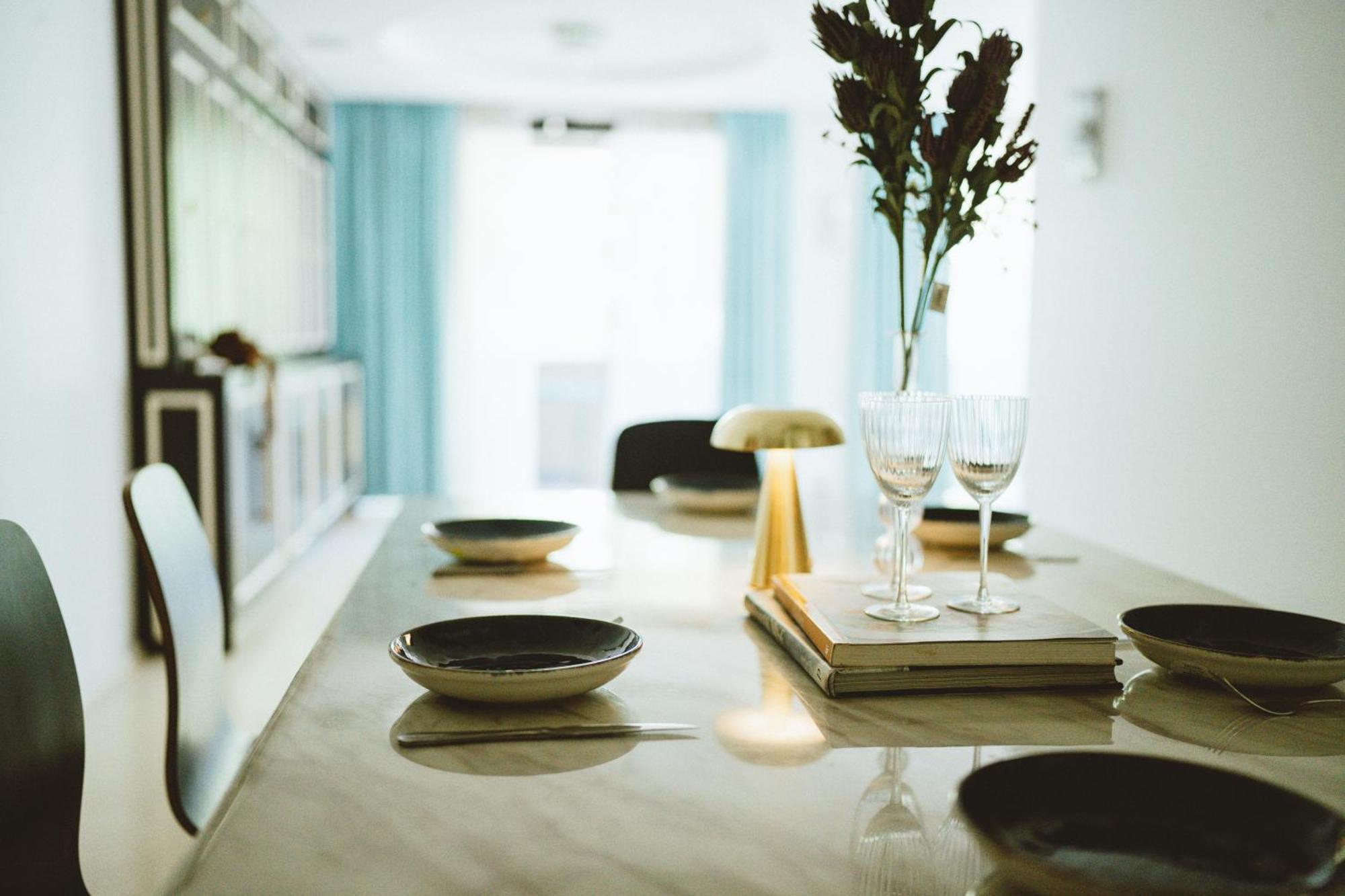 Stylish 2 Bedroom Free P At Darlinghutst Apartment *