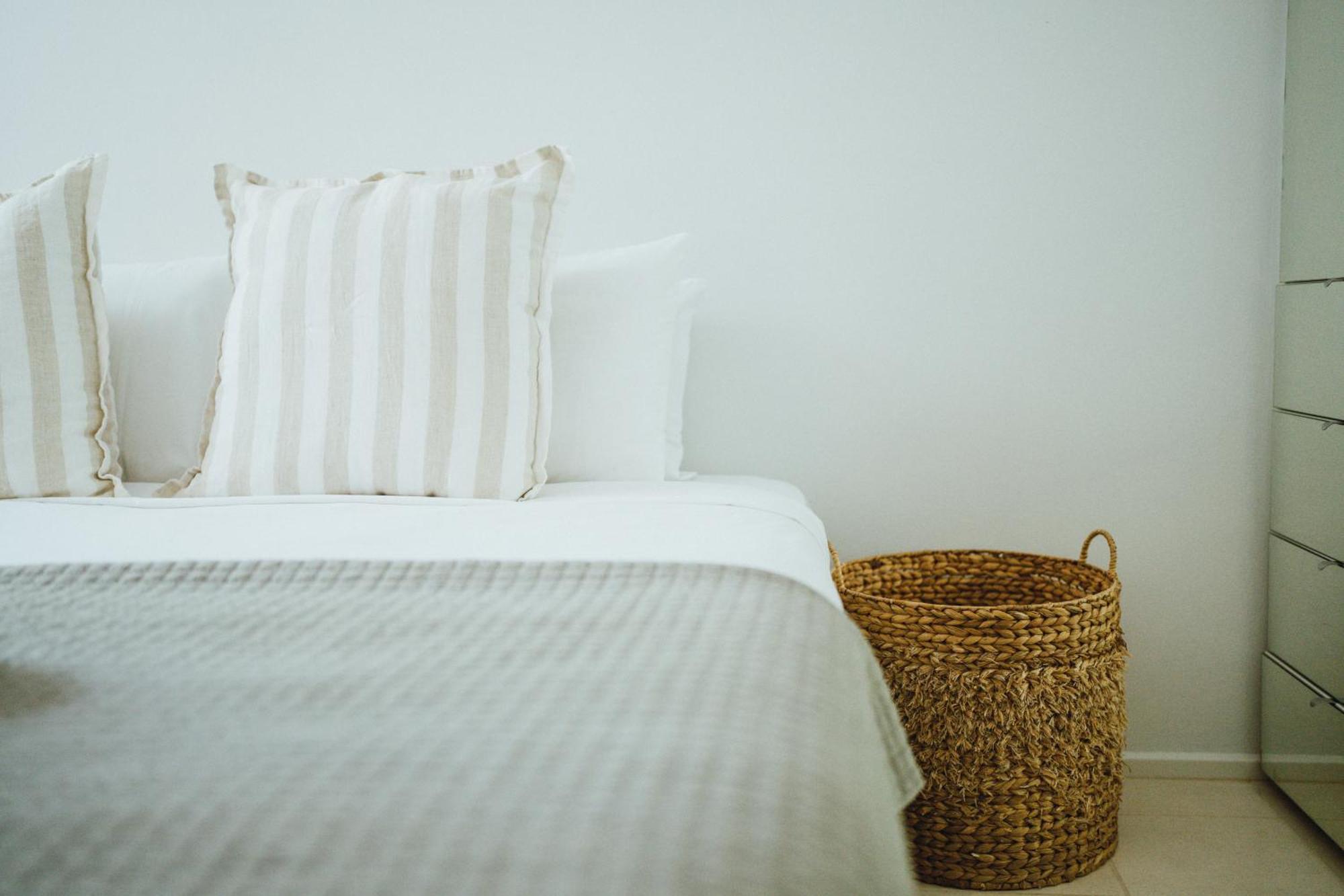 Stylish 2 Bedroom Free P At Darlinghutst Sydney
