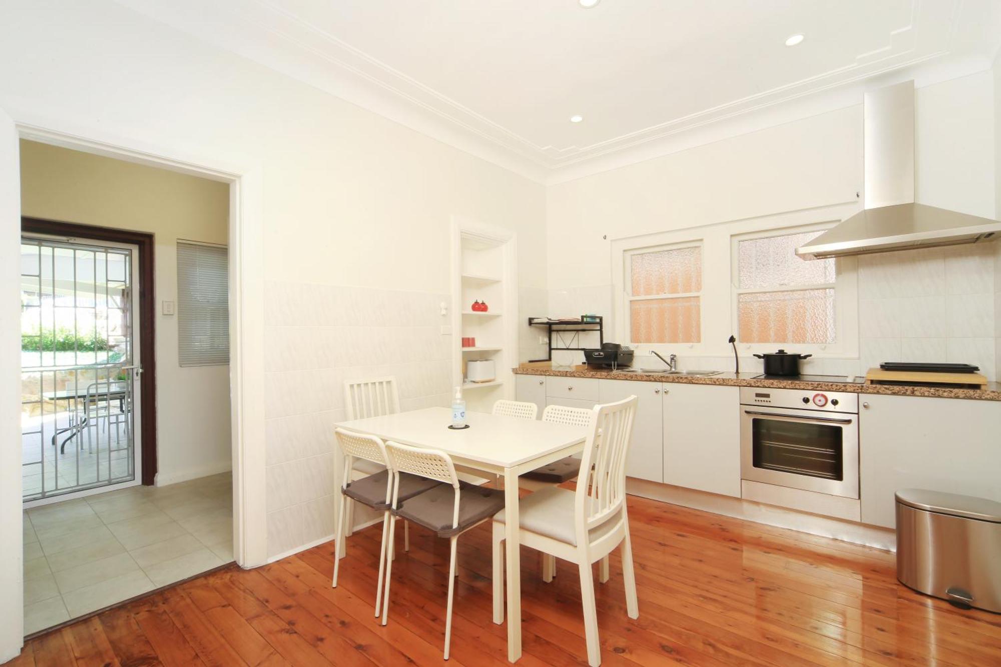 Sydney, Bexley North 3bedrooms, Free Parking, Close To Train Station And Cbd *